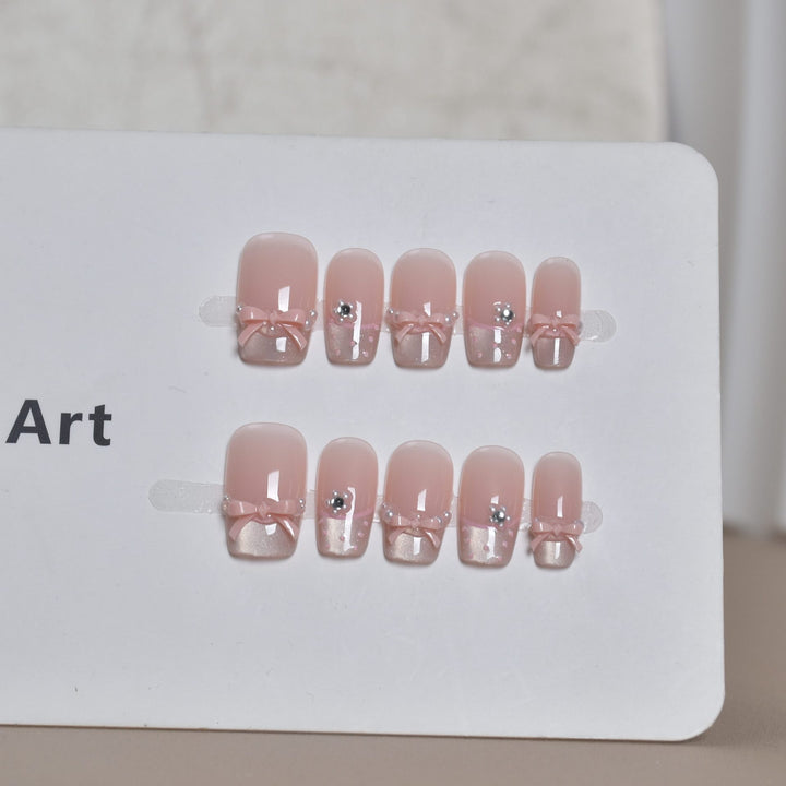 Elegante französische Spitze Aufkleber-Nagelkunst mit Schleifenakzenten Karnz