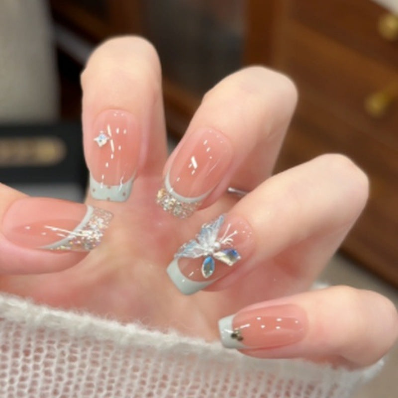 Künstlerisches Press-On-Nagelset mit funkelnden Akzenten
