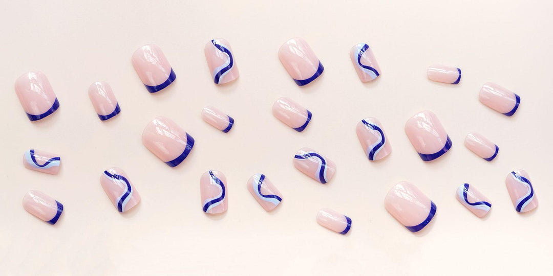 Künstlerisches Detailliertes Press-On Nagel-Set