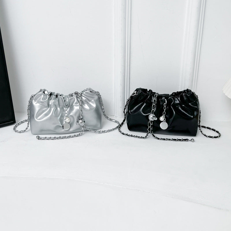 Elegante mini-Handtasche mit Kettenakzent