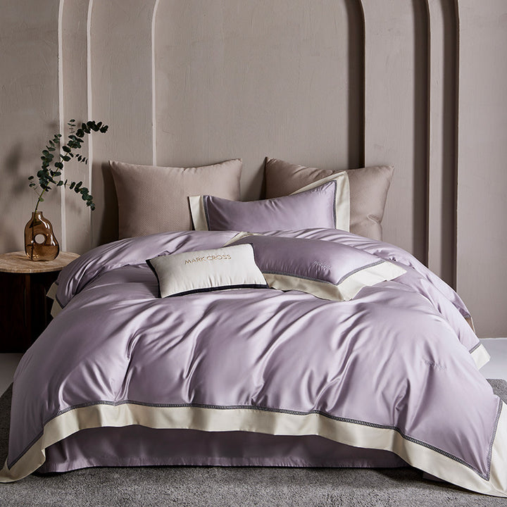 Elegantes Satin-Duvetbezug-Set mit kontrastierender Saumblende und feiner Biese