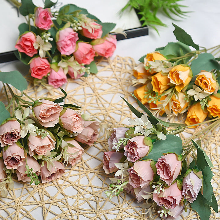 Künstlicher Blumenstrauß für die Wohnkultur