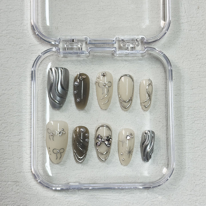 Künstlerisches Nageldesign Karnz
