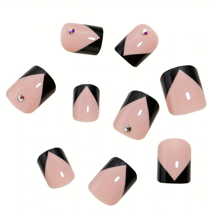 Künstlerisches French Tip Nageldesign Karnz