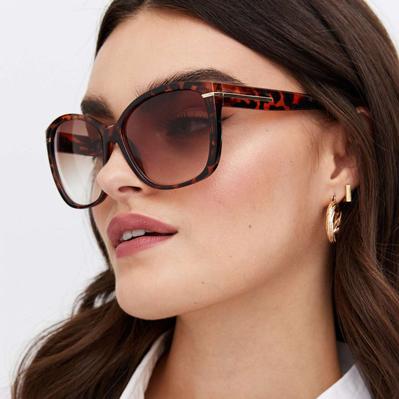 Damen oversized Sonnenbrille mit elegantem Kunststoffrahmen und schützendem UV-Filter Karnz