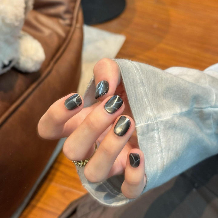 Kunstnagelset mit Modernem Geometrischen Design Karnz