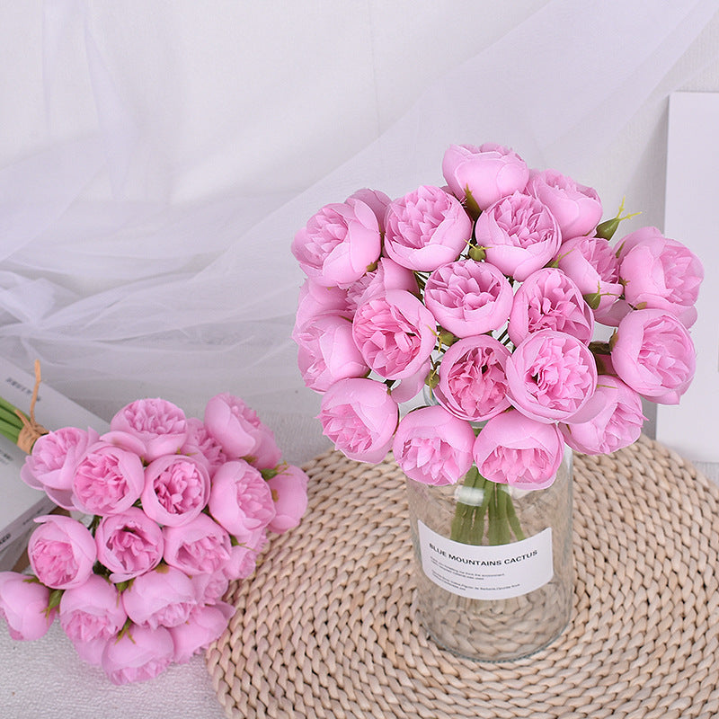 Lebensechter Faux-Peony-Strauß