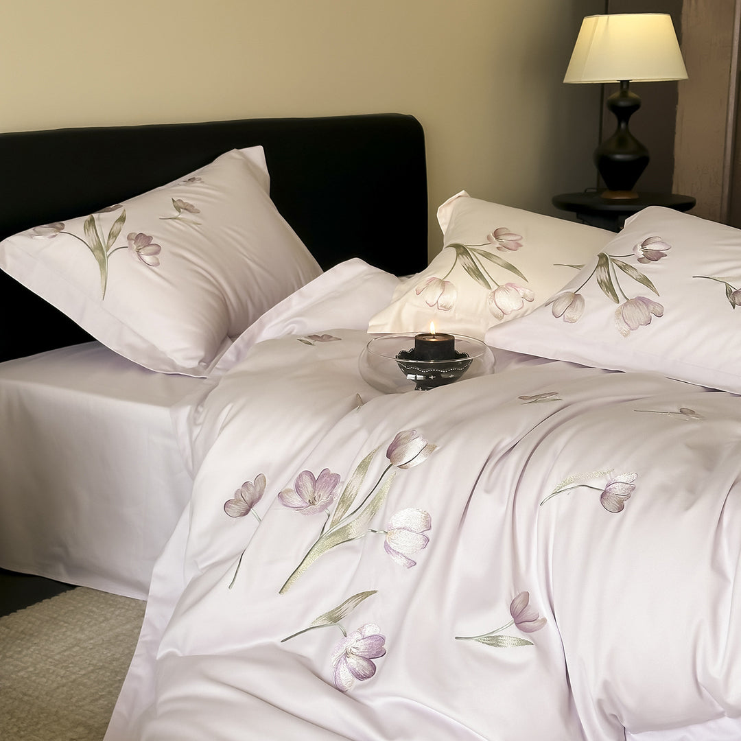 Bettwäsche-Garnitur aus Baumwollsatin mit zart gezeichneter Tulpen-Print und extraweichem Finish