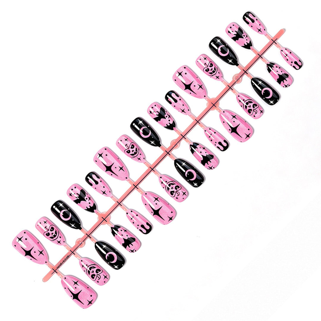 Kreatives Nagelset mit Halloween-Motiv Karnz