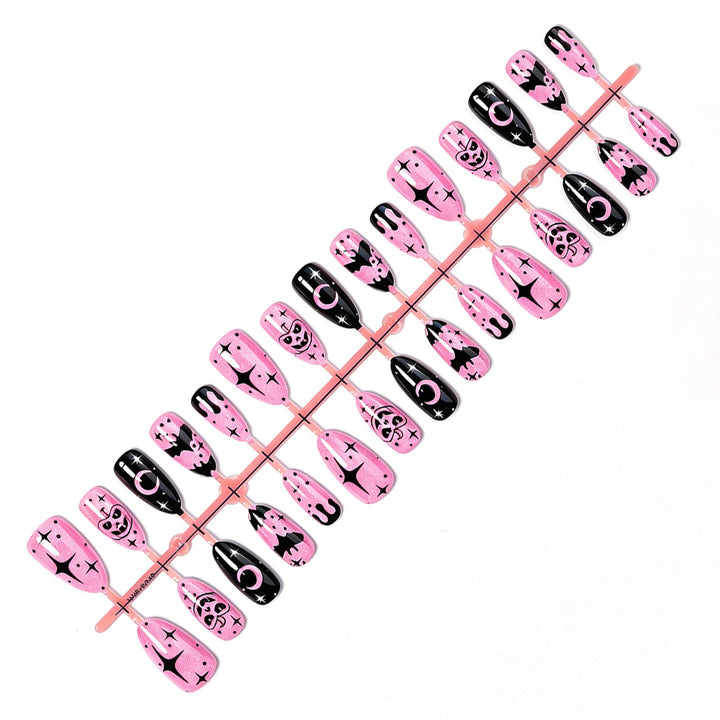 Kreatives Nagelset mit Halloween-Motiv Karnz