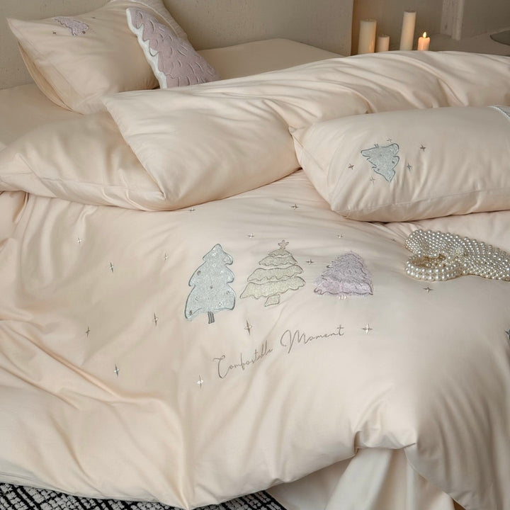 Besticktes Bettwäsche-Set aus Baumwollsatin mit Tannen-Applikation