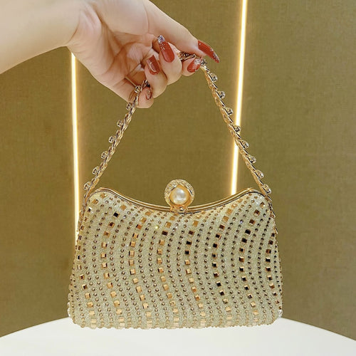Perlenakzentierte Perlen-Abend-Clutch