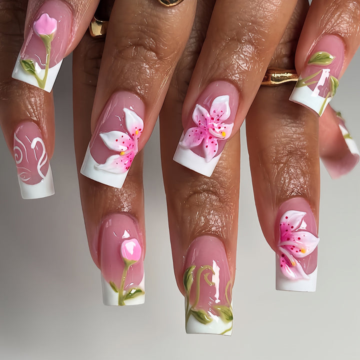 Kunstfingernägel mit Handgefertigten Floralen Designs Karnz