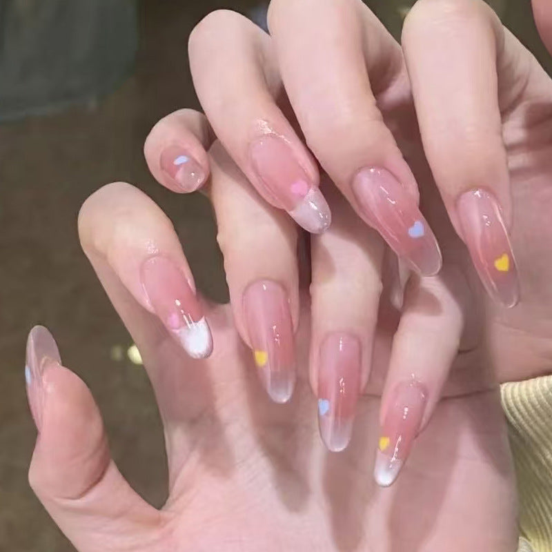 Elegantes Press-On-Nagelset mit Herzakzenten Karnz