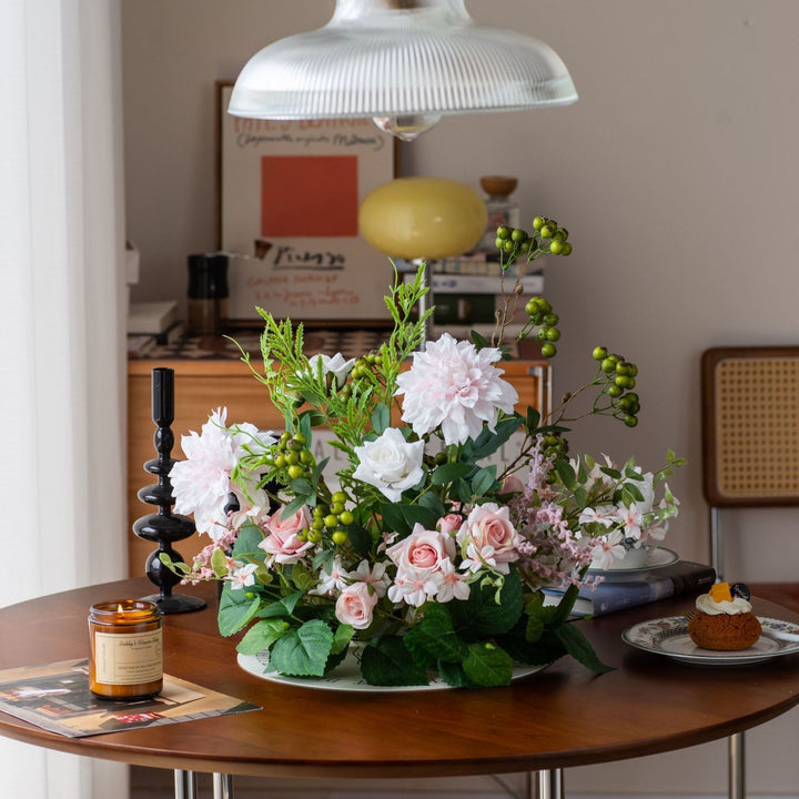 Lebensechte Orchideen Blumenarrangement