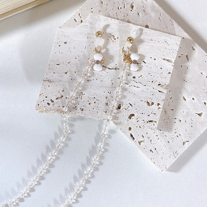 Elegante Ohrringe mit Perlen und Blütenanhängern Karnz