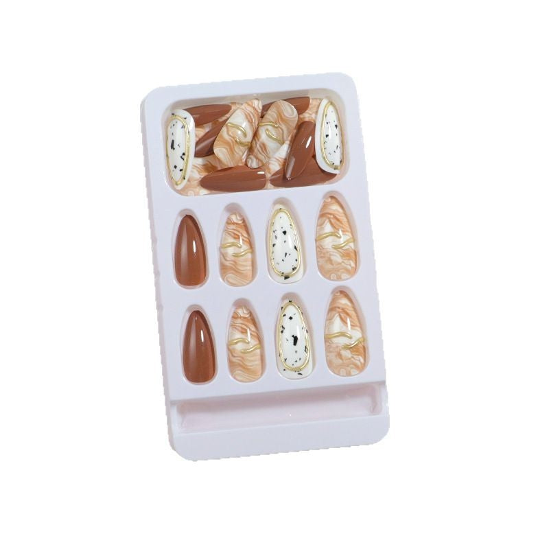 Elegante Ombre Press-On Nagelspitzen mit metallischen Akzenten Karnz