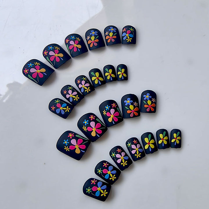 Kunstfingernägel mit Buntem Blumenmuster Karnz