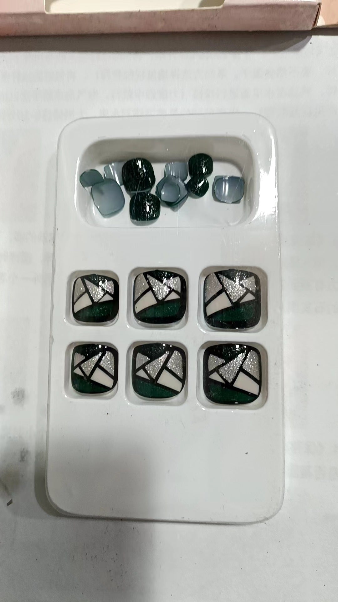 Geometrisches Design Press-On Nagelset Karnz