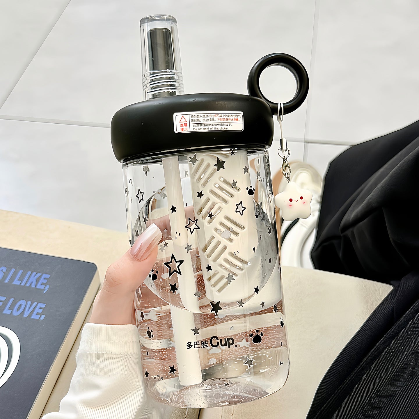 Damen Trinkflasche mit integriertem Fruchtfilter und charmantem Anhänger Karnz