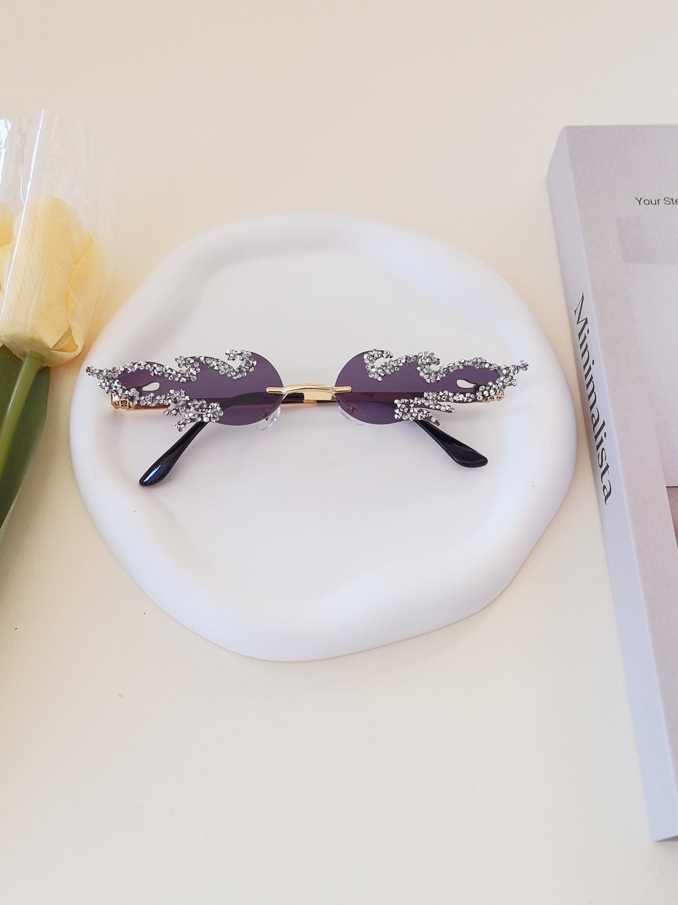 Damen extravagante Design-Sonnenbrille mit funkelnden Verzierungen Karnz