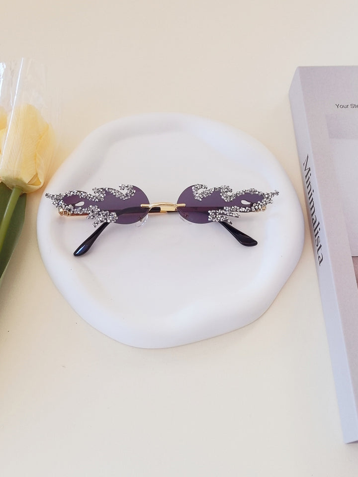 Damen extravagante Design-Sonnenbrille mit funkelnden Verzierungen Karnz