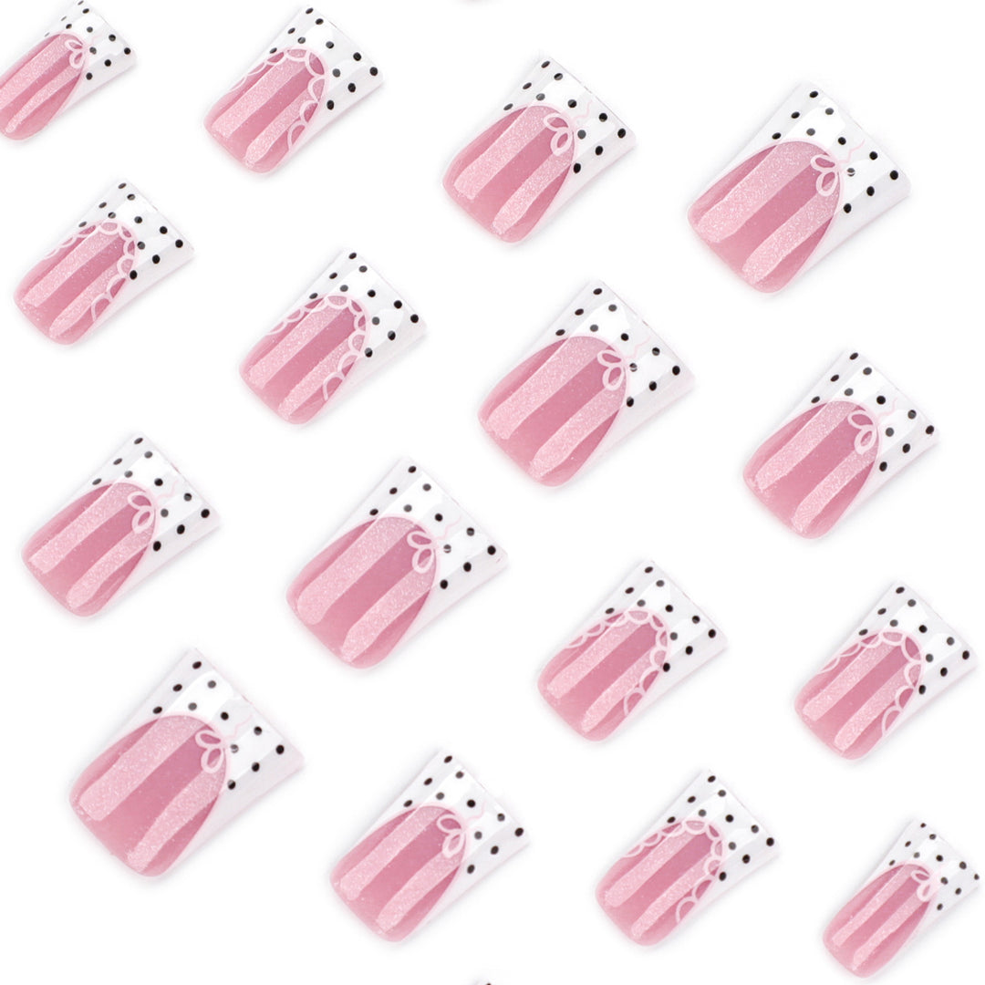 Künstliche Nagelverlängerungen mit elegantem Spitzen-Design Karnz