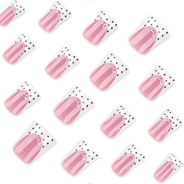 Künstliche Nagelverlängerungen mit elegantem Spitzen-Design Karnz