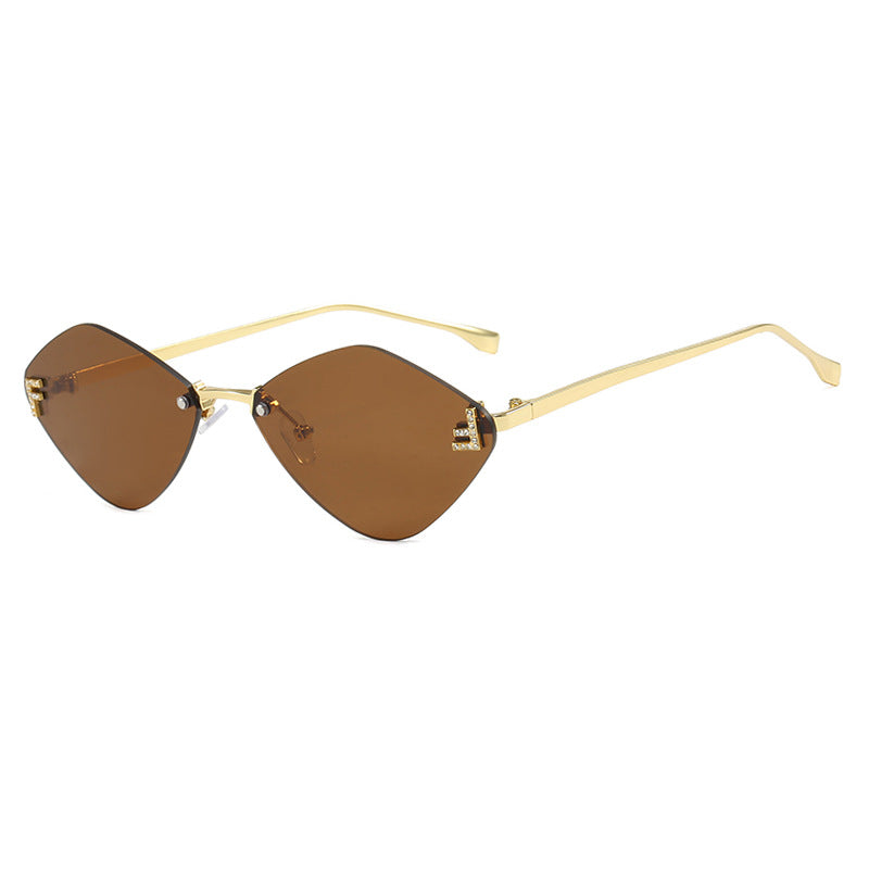 Damen geometrische Sonnenbrille im extravaganten Design mit gradienten Gläsern Karnz