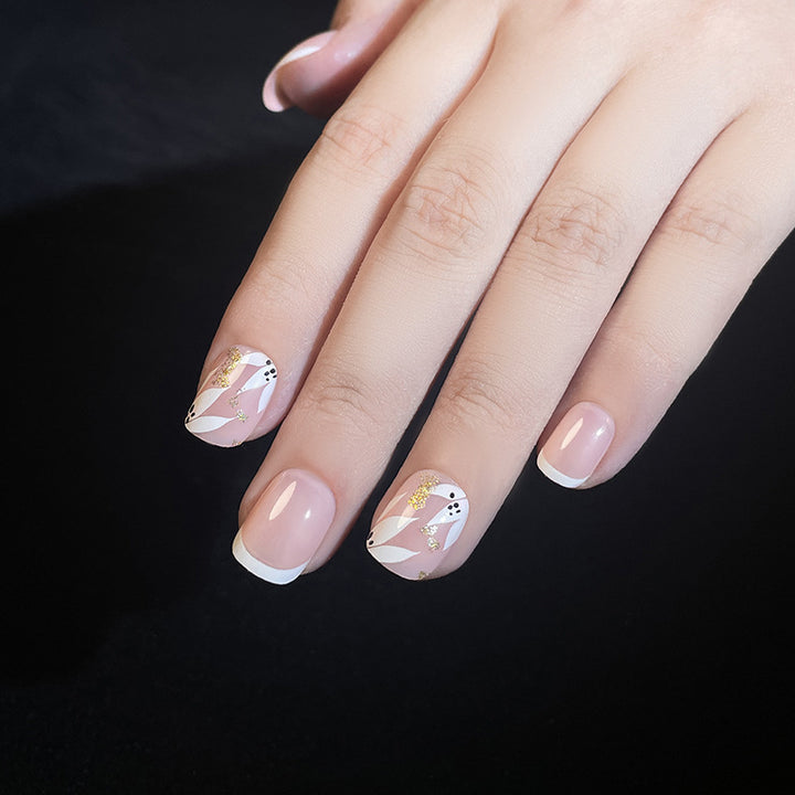 Künstlerisches Press-On-Nageldesign