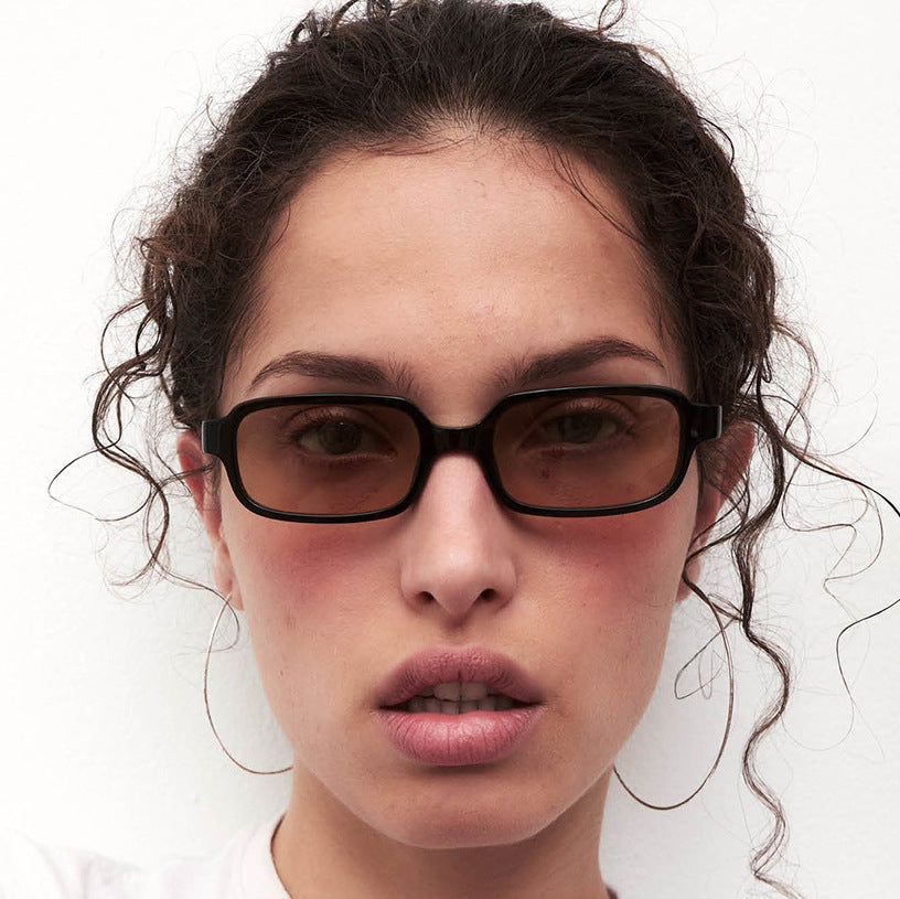 Damen Sonnenbrille im modernen, kantigen Design mit hochentwickelten UV-Schutzgläsern Karnz