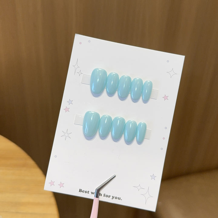 Künstliche Gel-Nägel Im Modernen Design Karnz