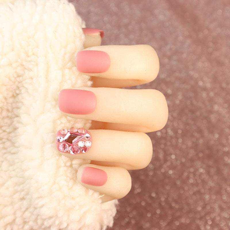 Elegantes dekoratives Press-On-Nagelkunstset mit Strassakzenten