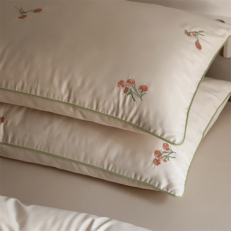 Luxuriöse Baumwollsatin-Bettgarnitur mit zarter Blumenstickerei und seidig-matter Oberfläche