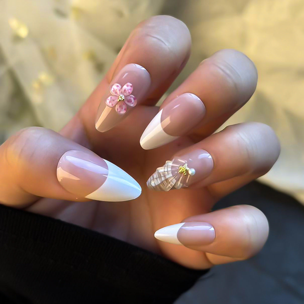 Elegantes florales Akzent Press-On-Nagelset Karnz