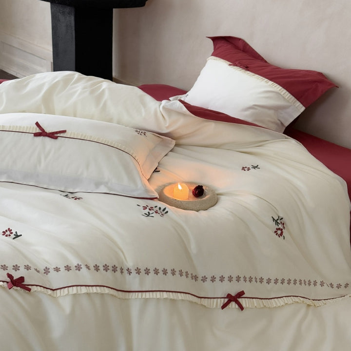Umkehrbare bestickte Baumwoll-Bettwäsche mit handgenähten floralen Motiven, Schleifen und Kissenbezügen