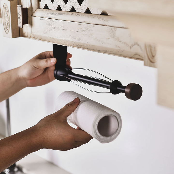 Moderne Wandgarderobe mit Holzdetails Karnz