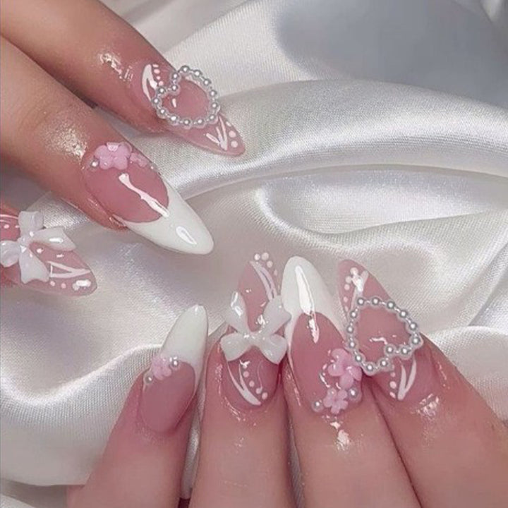 Kunstnägel mit Romantischer 3D-Blüten- und Schleifenverzierung Karnz