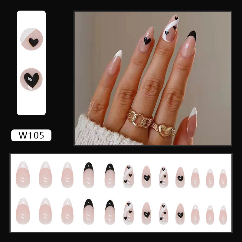 Kreative Nail Art mit Herzdesign Karnz