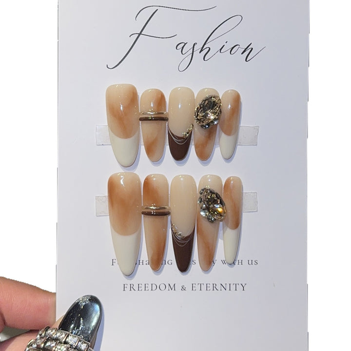 Kunstnagelset mit Elegantem Glamour-Design Karnz