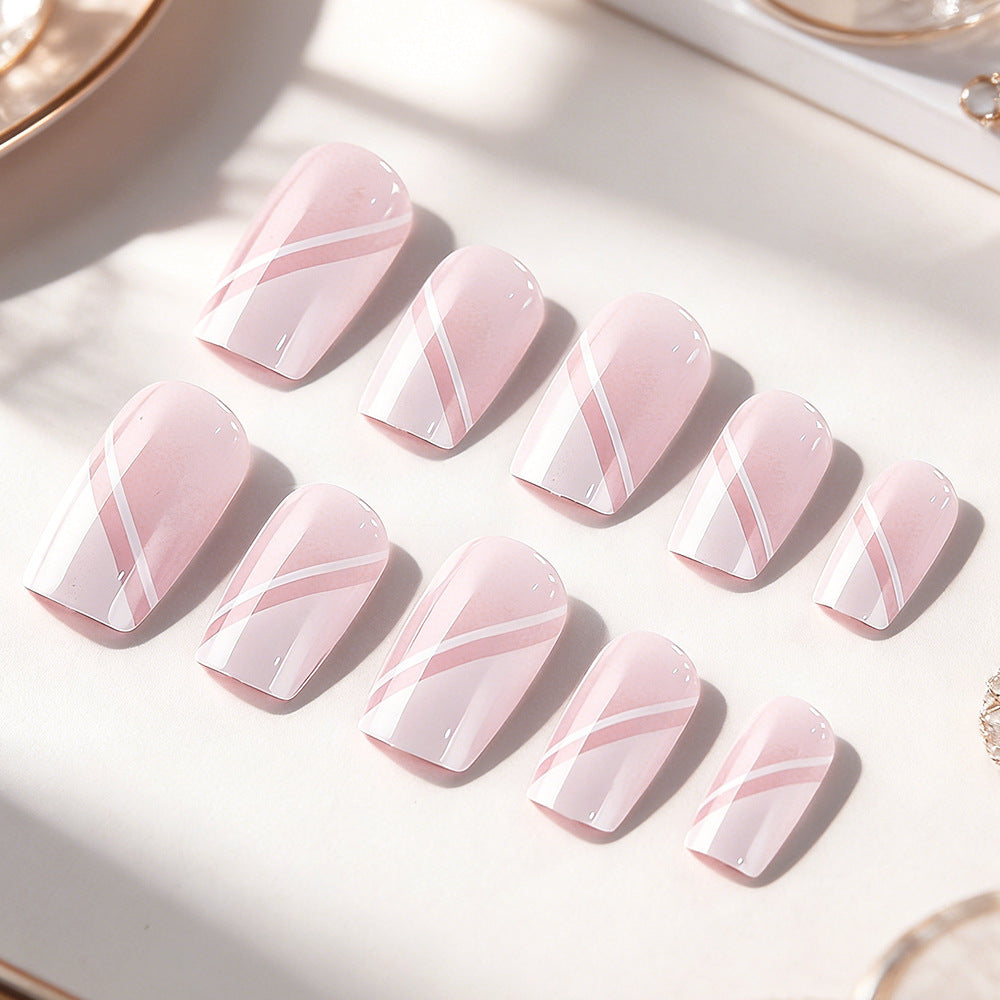 Elegantly gestaltetes geometrisches Nagelkunst-Set Karnz