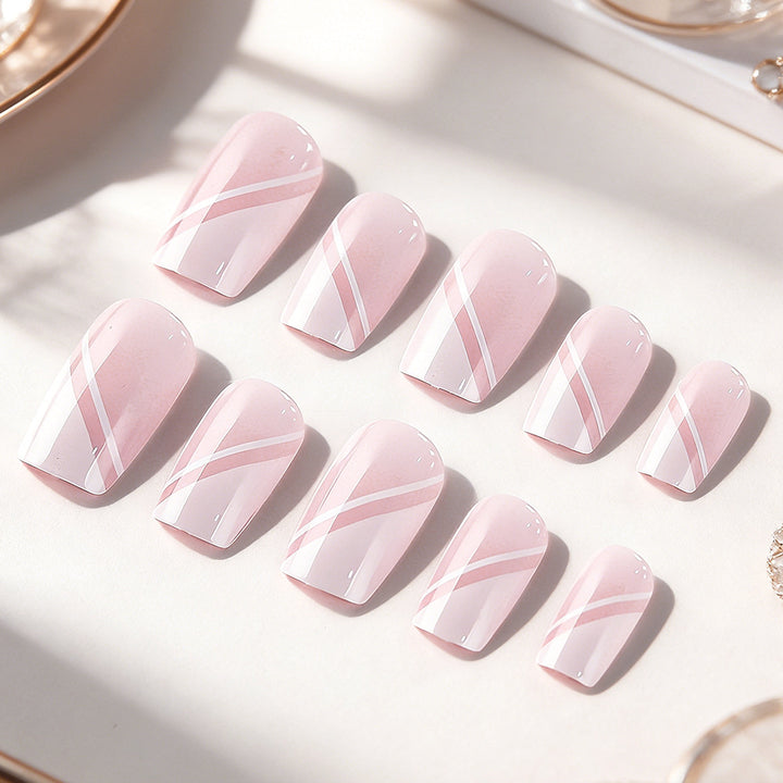 Elegantly gestaltetes geometrisches Nagelkunst-Set Karnz