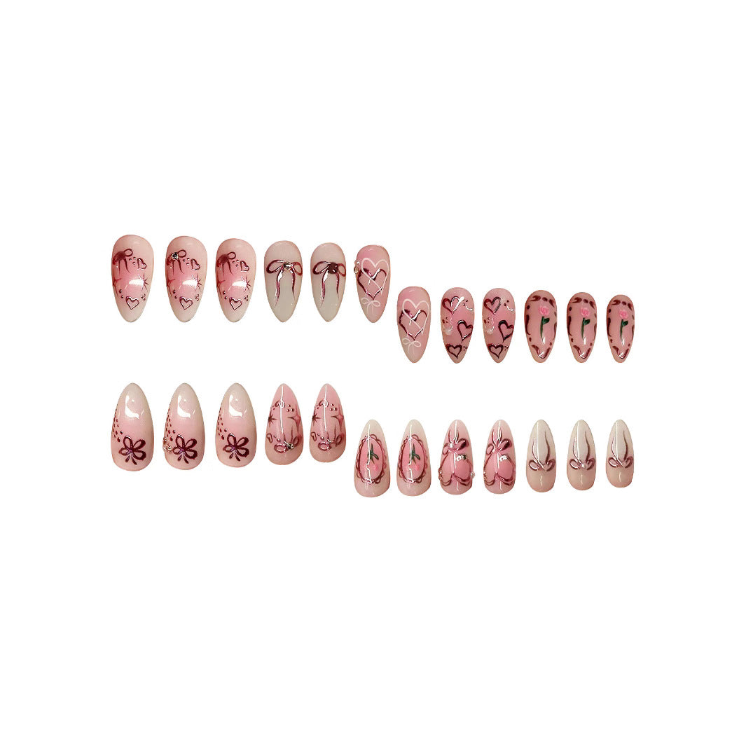Dekorative Herz-Themen Press-On Nagelkunst Karnz