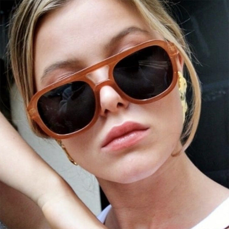 Damen modische Sportsonnenbrille mit breitem, flexiblen Rahmen Karnz