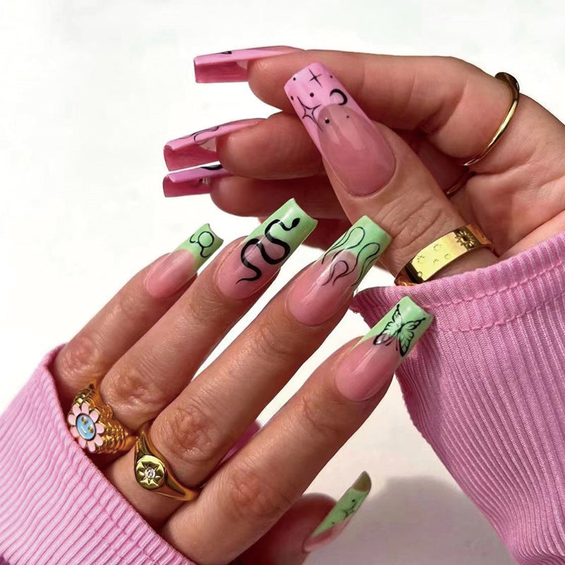 Nagelkunst mit Herz- und Lippenmotiven Karnz