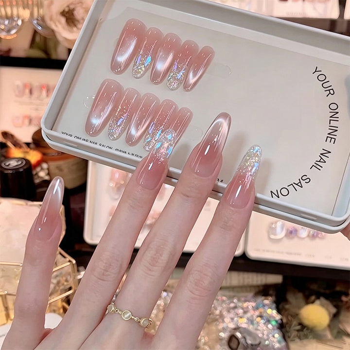 Kunstnagelset mit eleganten Glitzer-Akzenten Karnz