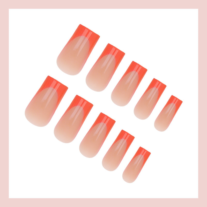 Kunstnagelset mit stilvollem Farbverlauf und eleganten Designs Karnz