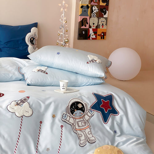 Kindermotivierte Baumwoll-Bettbezug-Set mit Platz-Theme, bestickt mit Kissenbezügen und Pom Pom-Besatz