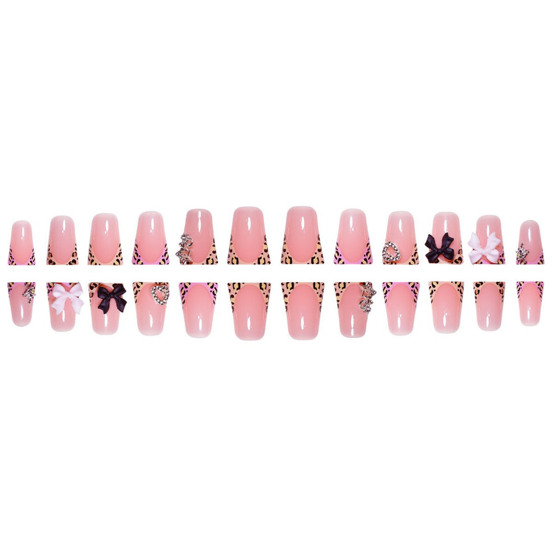 Dekoratives thematisches Press-On-Nagelset Karnz