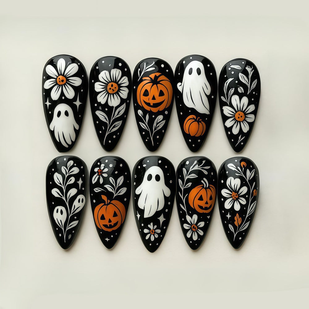 Kunstnägel Im Kreativen Halloween-Motiv Karnz